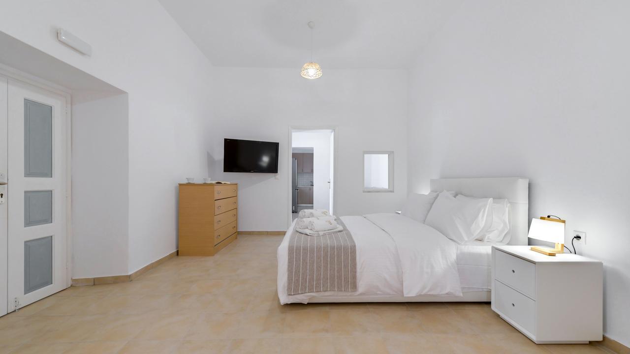 Iriana Suites Fira  Luaran gambar
