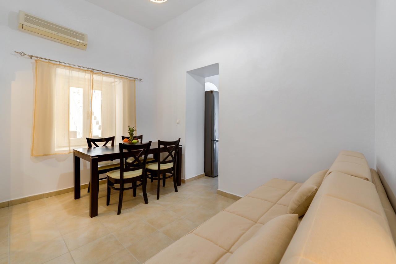 Iriana Suites Fira  Luaran gambar